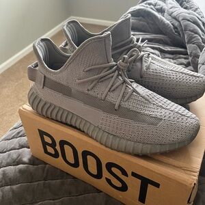 Adidas Yeezy Boost 350 V2 Gray Men's Shoes